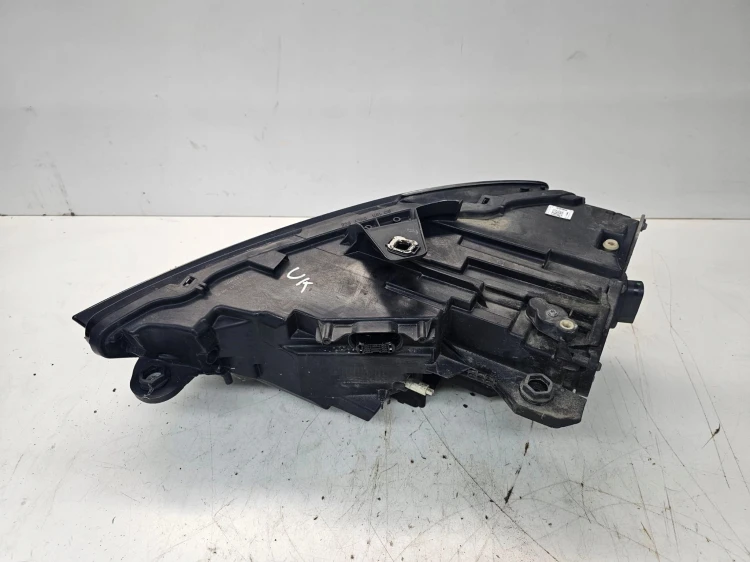REFLEKTOR XENON LED PRAWY AUDI A3 8V LIFT 8V0941034D UK