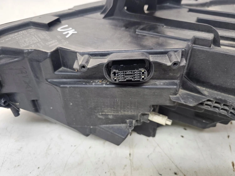 REFLEKTOR XENON LED PRAWY AUDI A3 8V LIFT 8V0941034D UK