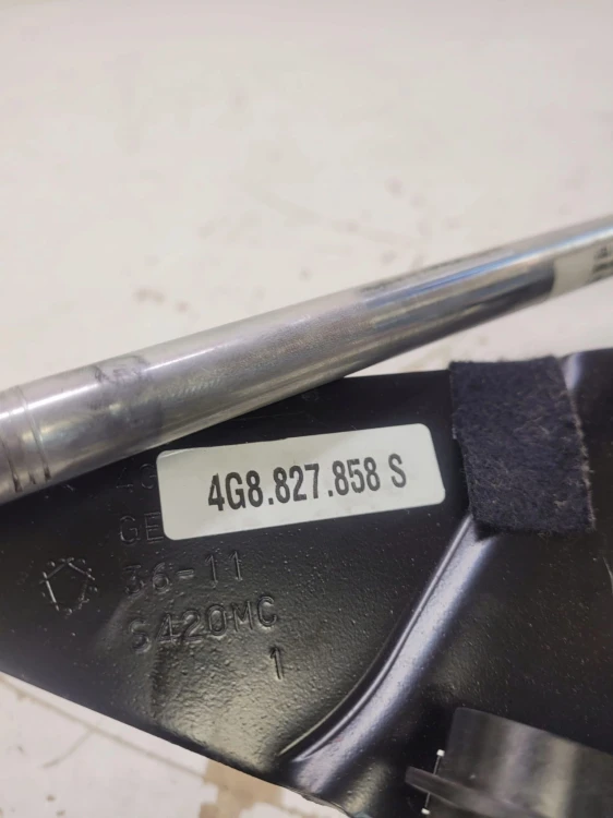 SIŁOWNIK ZAWIAS KLAPY PRAWY TYŁ AUDI A7 4G8827858S