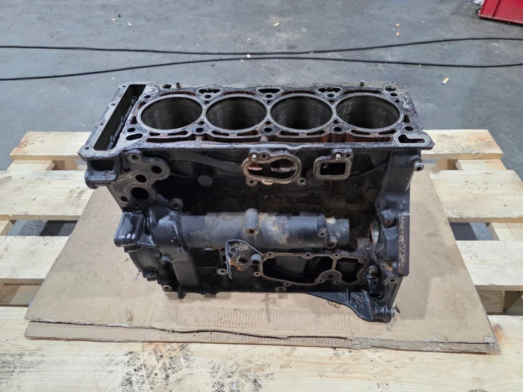 BLOK SILNIKA AUDI VOLKSWAGEN SEAT SKODA 2.0 TFSI TSI CCZ 06H103021L 2/26