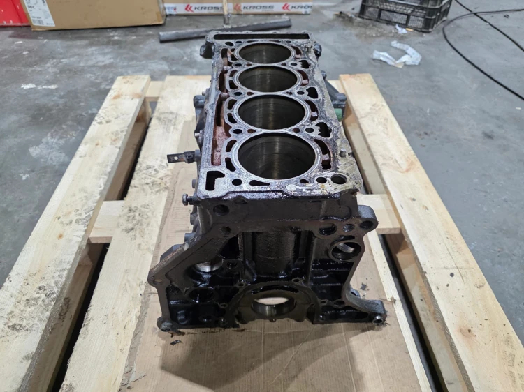 BLOK SILNIKA AUDI VOLKSWAGEN SEAT SKODA 2.0 TFSI TSI CCZ 06H103021L 2/26
