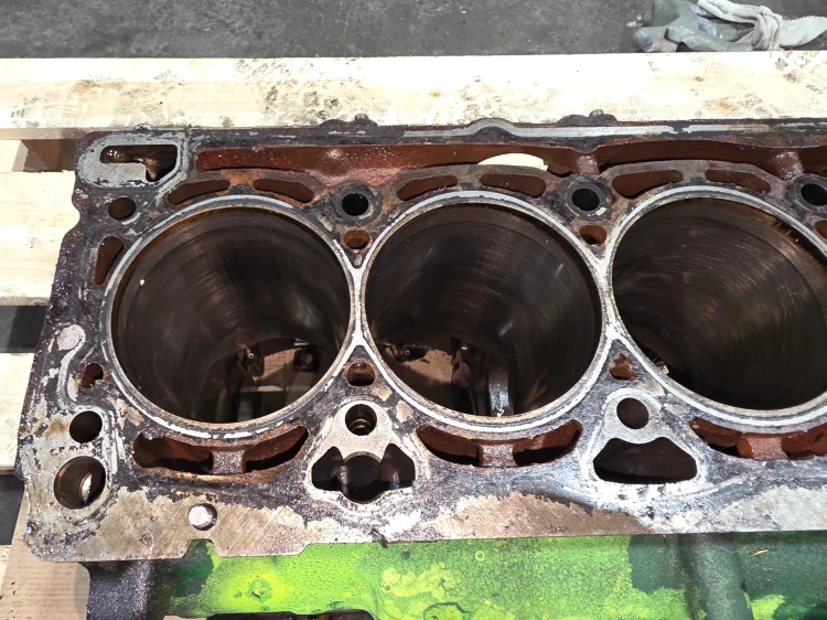 BLOK SILNIKA AUDI VOLKSWAGEN SEAT SKODA 2.0 TFSI TSI CCZ 06H103021L 2/26