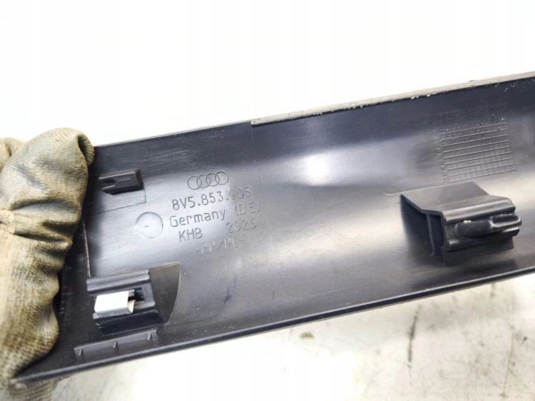 LISTWA OSŁONA NAKŁADKA PROGU LEWA AUDI A3 8V SEDAN 8V5853905