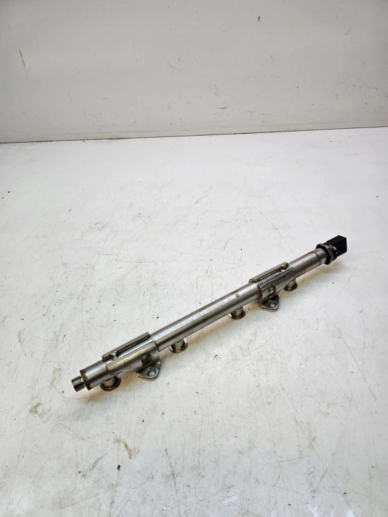 LISTWA WTRYSKOWA AUDI VW SEAT SKODA 1.4 TFSI 04E133320D