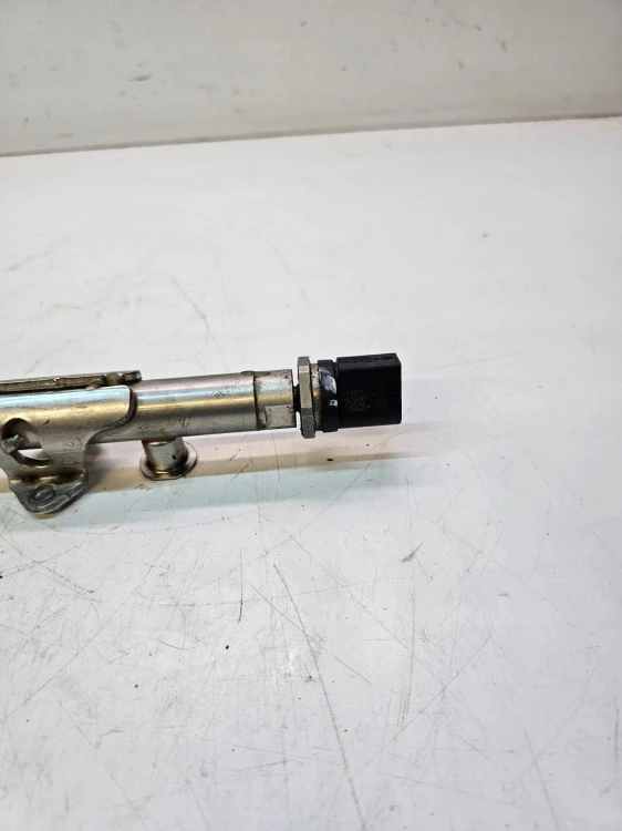 LISTWA WTRYSKOWA AUDI VW SEAT SKODA 1.4 TFSI 04E133320D