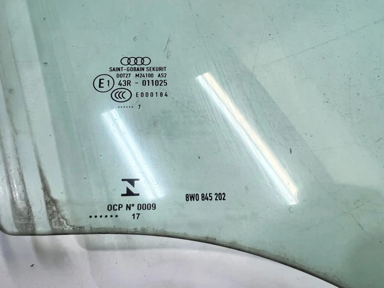 SZYBA BOCZNA DRZWI PRAWY PRZÓD AUDI A4 B9 8W0845202 2017R