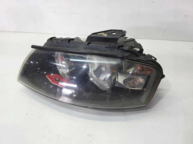 REFLEKTOR LAMPA LEWY PRZÓD EUROPA AUDI A3 8P DUŻY GRILL 8P0941003K 85/25