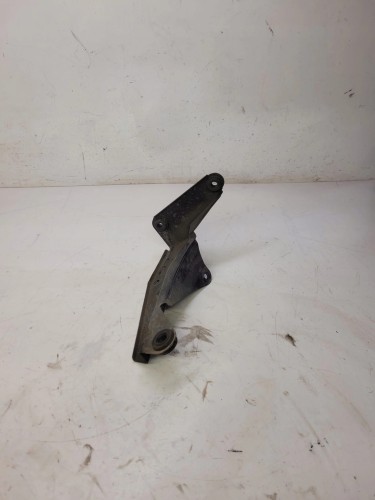 WIESZAK INTERCOOLERA AUDI A4 B6 B7 8E0145813G