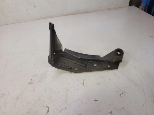 WIESZAK INTERCOOLERA AUDI A4 B6 B7 8E0145813G