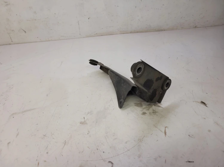 WIESZAK INTERCOOLERA AUDI A4 B6 B7 8E0145813G