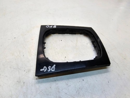 RAMKA MIESZKA BIEGÓW AUDI A3 8P 8P0864261 AUTOMAT PIANO BLACK