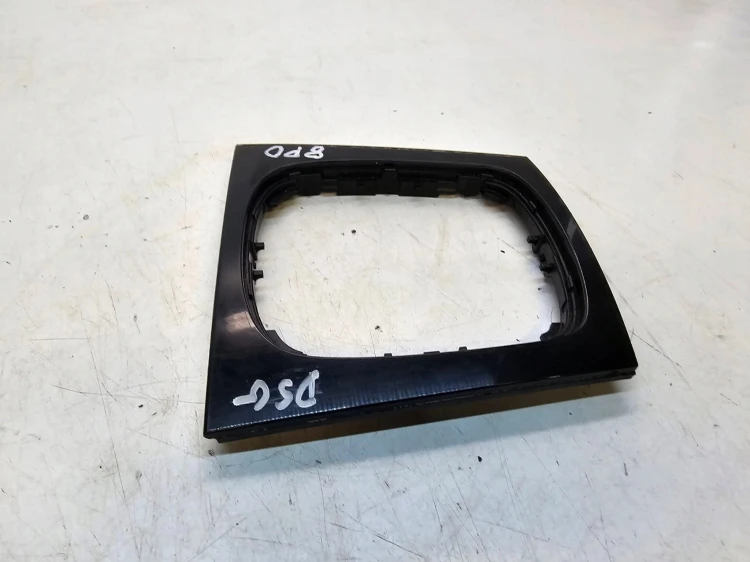 RAMKA MIESZKA BIEGÓW AUDI A3 8P 8P0864261 AUTOMAT PIANO BLACK