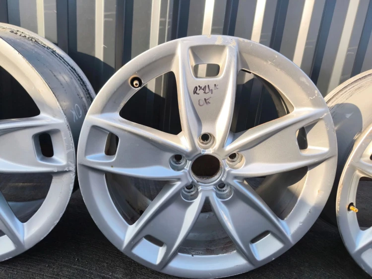 FELGI FELGA KOMPLET VW SKODA AUDI A3 A4 A6 7.5J R17 ET56 8P0601025BL R*24*
