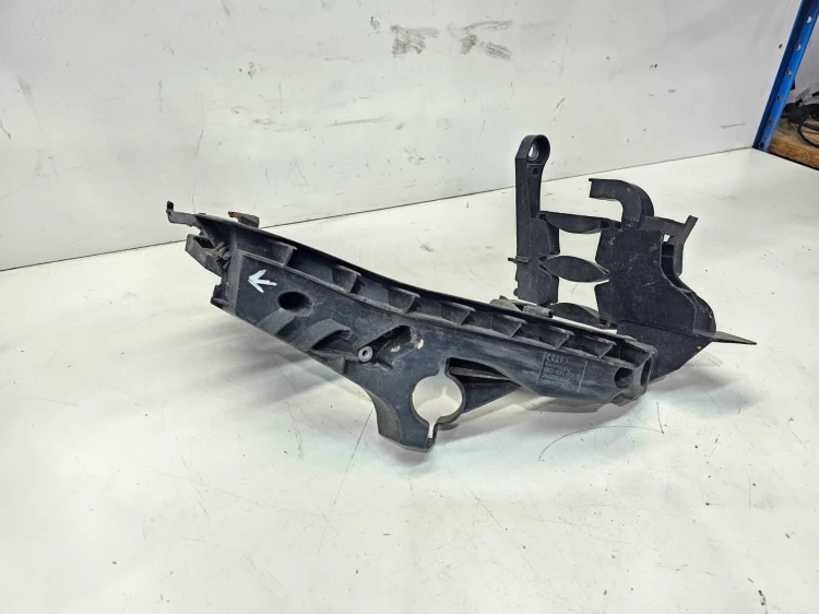 ŚLIZG UCHWYT MOCOWANIE REFLEKTORA PRAWY AUDI A4 B8 8K0805608