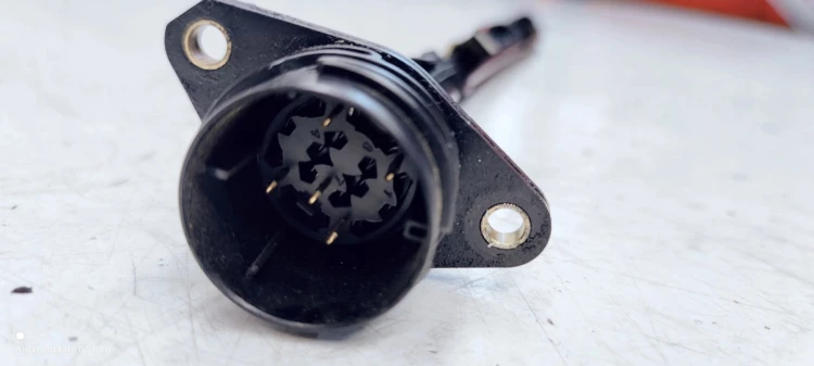LISTWA WIĄZKA POMPOWTRYSKÓW AUDI VW SEAT 038971803