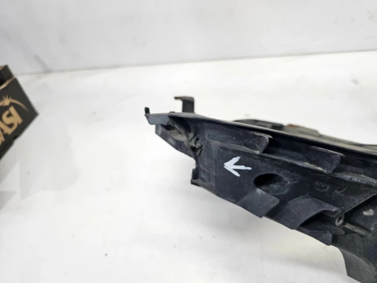 ŚLIZG UCHWYT MOCOWANIE REFLEKTORA PRAWY AUDI A4 B8 8K0805608