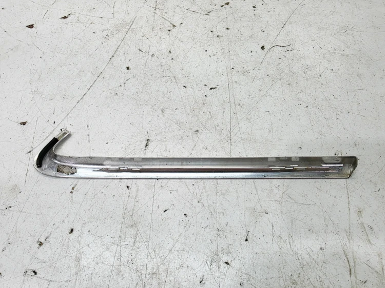 LISTWA KAROSERYJNA SZYBY CHROM LEWY TYŁ AUDI A3 8V 8V4853345