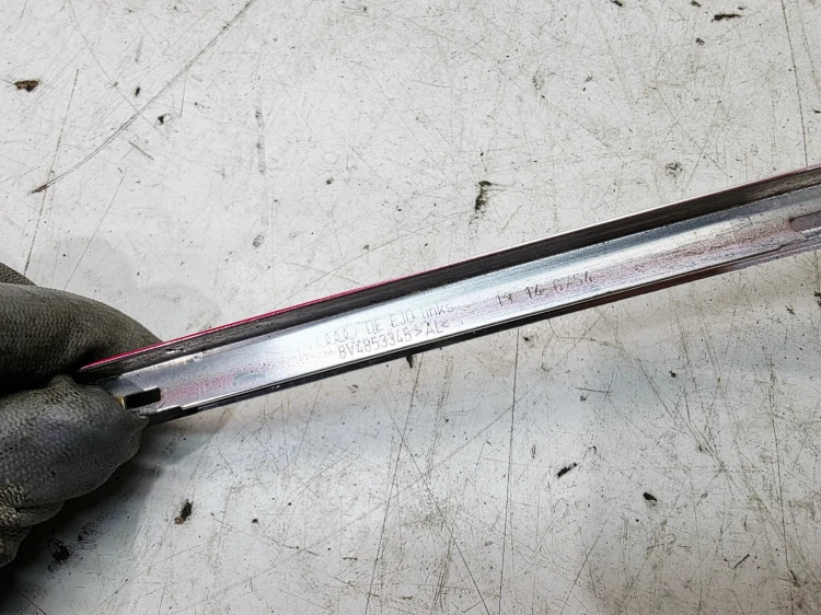 LISTWA KAROSERYJNA SZYBY CHROM LEWY TYŁ AUDI A3 8V 8V4853345