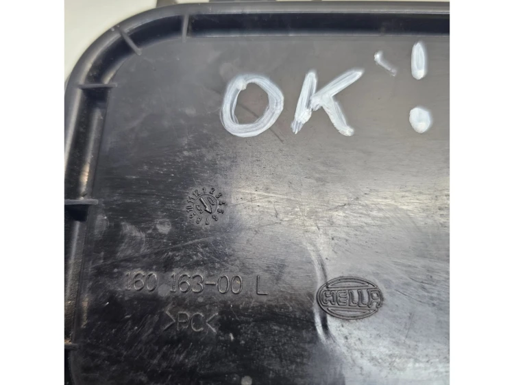 ZAŚLEPKA REFLEKTORA DEKIELEK LEWY AUDI A6 C6 16016300L 4F0941157
