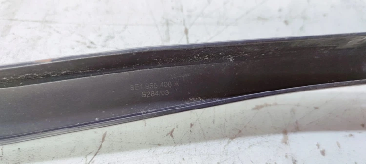RAMIĘ WYCIERACZKI PRAWE AUDI A4 B6 B7 8E1955408A