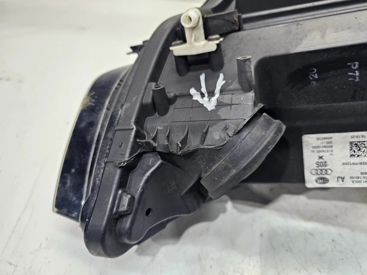 REFLEKTOR LAMPA PRZEDNIA LEWY PRZÓD AUDI A3 8V 8V0941003A UK ***2***