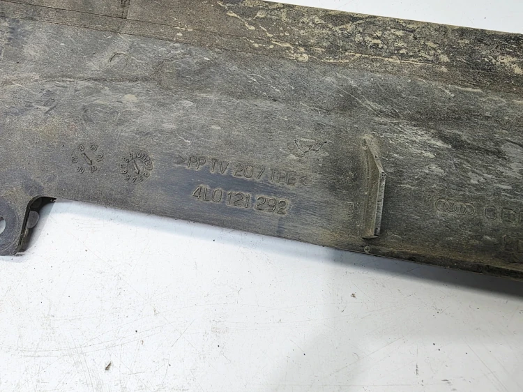 KIEROWNICA POWIETRZA AUDI Q7 4L 4L0121292