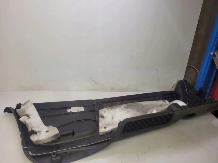 BOCZEK BAGAŻNIKA LEWY AUDI Q7 4L 4L0863879Q