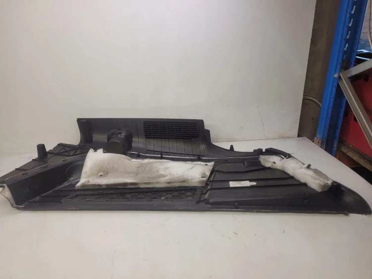 BOCZEK BAGAŻNIKA LEWY AUDI Q7 4L 4L0863879Q