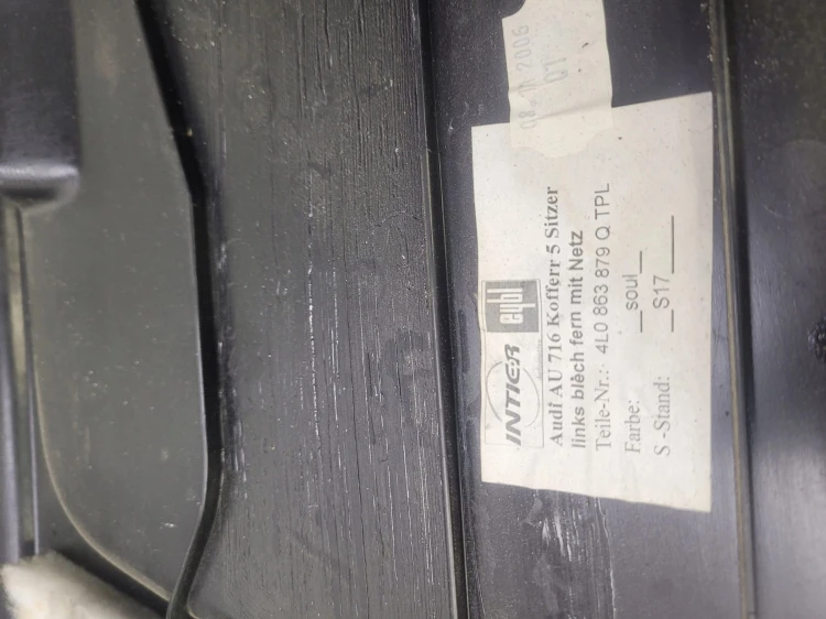 BOCZEK BAGAŻNIKA LEWY AUDI Q7 4L 4L0863879Q