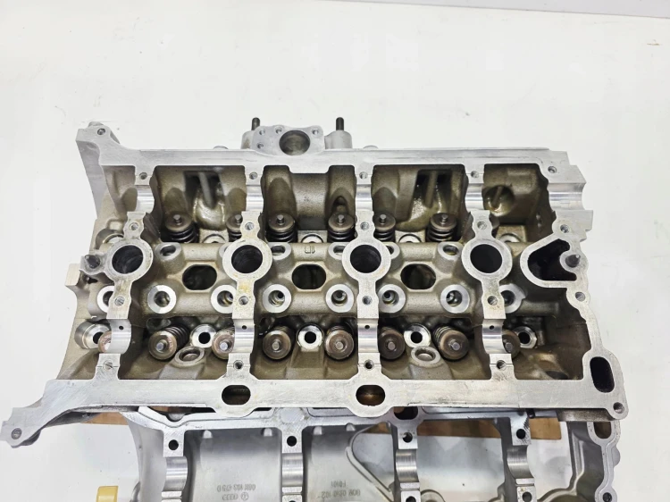 GŁOWICA Z NASADĄ AUDI VOLKSWAGEN SEAT SKODA 1.8 2.0 TFSI 06K403E 06K403E/G