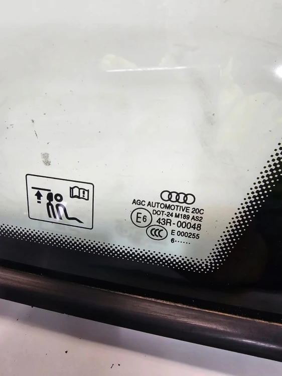 SZYBA KAROSERYJNA PRAWY TYŁ AUDI Q5 8R 2016R 8R0845300F