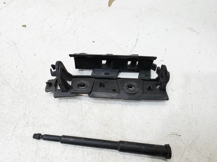 UCHWYT MOCOWANIE ZDERZAKA PRAWY TYŁ AUDI A5 8W SPORTBACK 8W6807890