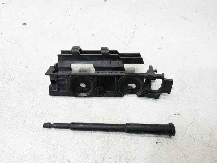 UCHWYT MOCOWANIE ZDERZAKA PRAWY TYŁ AUDI A5 8W SPORTBACK 8W6807890