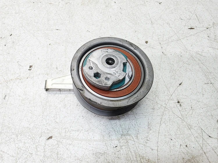 NAPINACZ PASKA ROZRZĄDU ROLKA AUDI VOLKSWAGEN SEAT SKODA 04L109243R
