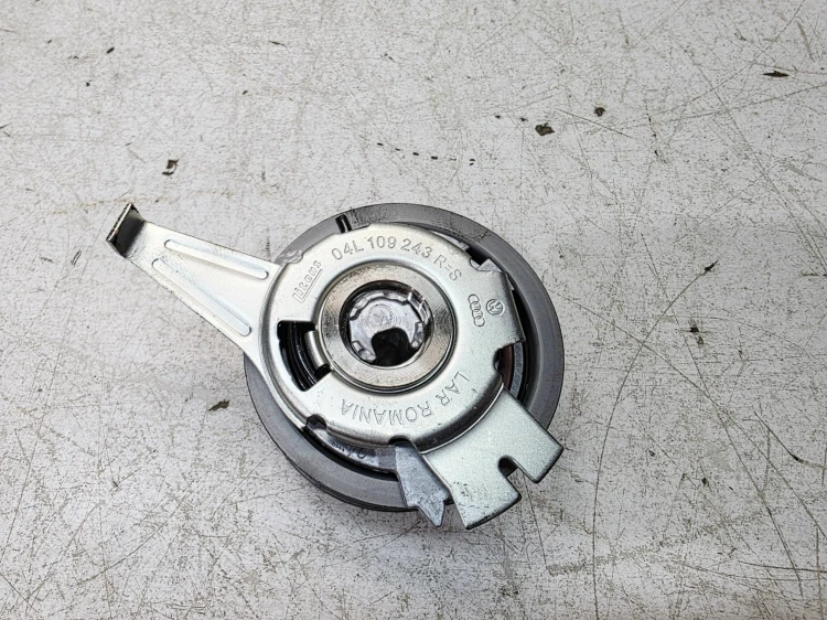 NAPINACZ PASKA ROZRZĄDU ROLKA AUDI VOLKSWAGEN SEAT SKODA 04L109243R
