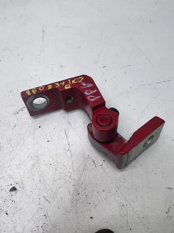 ZAWIAS DRZWI PRAWY AUDI A3 8P A4 B6 B7 8E0831402B