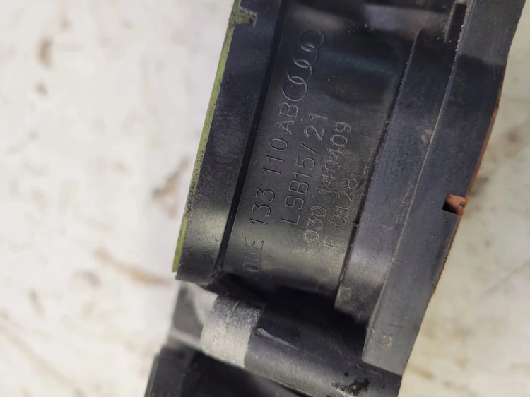 KOLEKTOR SSĄCY AUDI S4 S5 A6 3.0 TFSI 06E133110AB