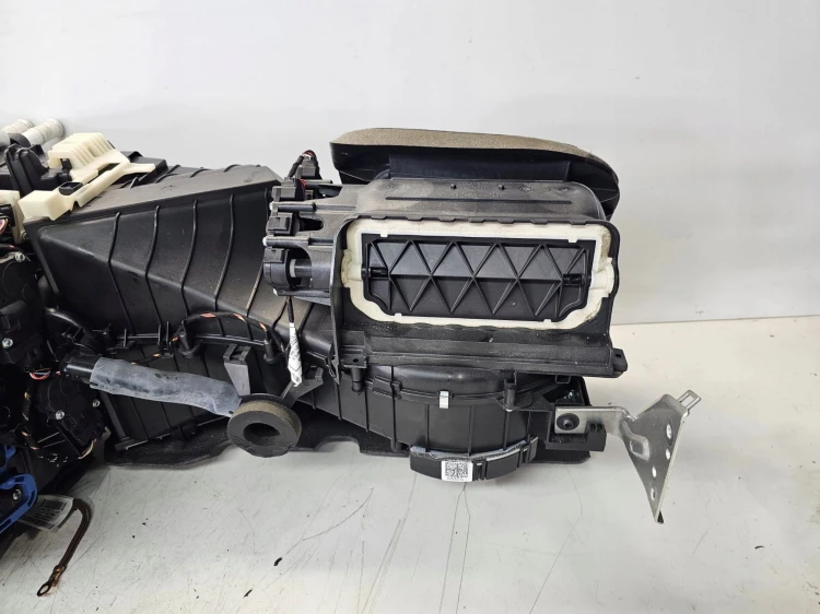 NAGRZEWNICA KOMPLETNA AUDI Q5 8R LIFT PORSCHE 8T1816005C