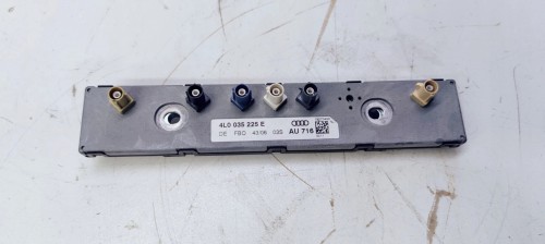 WZMACNIACZ ANTENOWY AUDI Q7 4L 4L0035225E