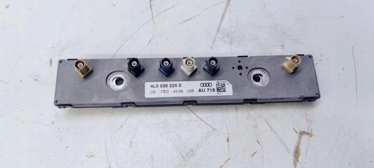 WZMACNIACZ ANTENOWY AUDI Q7 4L 4L0035225E