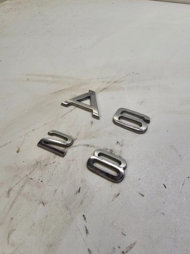 EMBLEMAT KLAPY TYŁ AUDI A6 C6 2.8 ORYGINAŁ