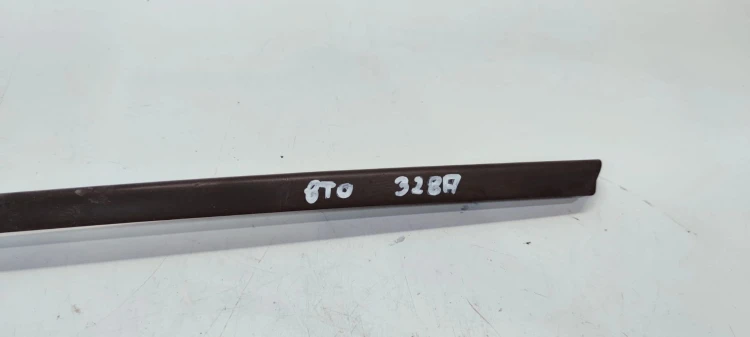 LISTWA ZBIERAJĄCA SZYBY CZOŁOWEJ PRAWA AUDI A5 8T 8T0854328A