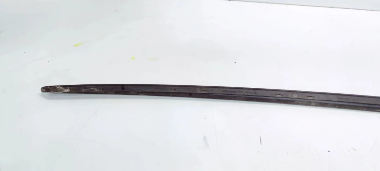 LISTWA ZBIERAJĄCA SZYBY CZOŁOWEJ PRAWA AUDI A5 8T 8T0854328A
