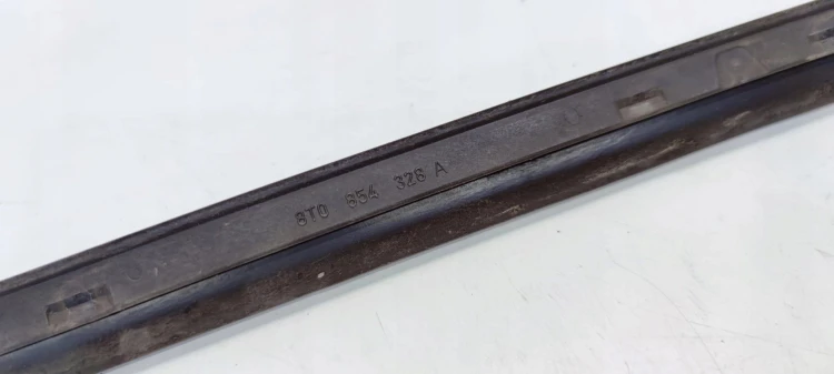 LISTWA ZBIERAJĄCA SZYBY CZOŁOWEJ PRAWA AUDI A5 8T 8T0854328A