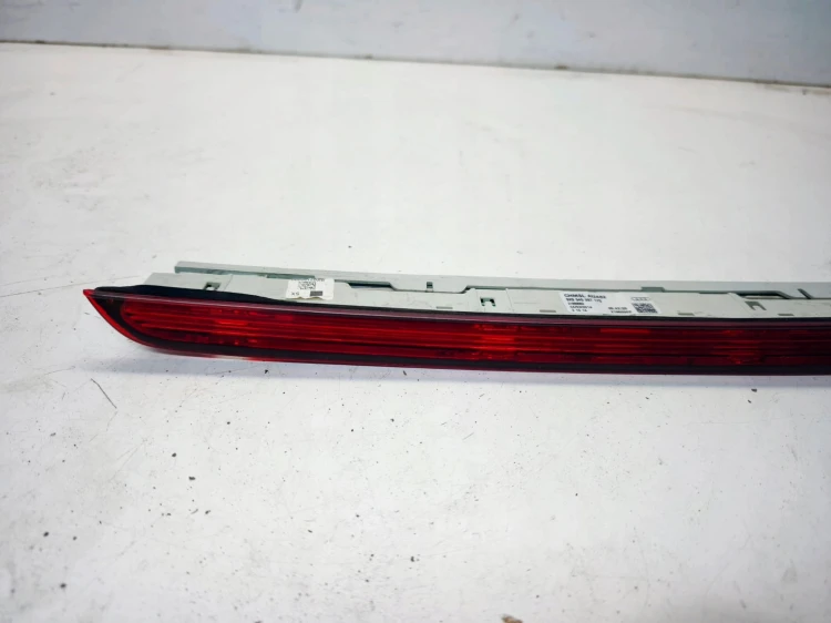 ŚWIATŁO STOP STOPU TRZECIE AUDI A4 B8 AVANT 8K9945097