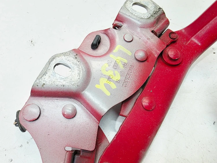 ZAWIAS MASKI PRAWY + NABÓJ AUDI A3 8V LIFT 8V0823302F 8V0823823F LY3U
