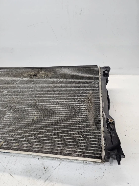 CHŁODNICA WODY 2.0 TDI AUDI A6 C6 4F0121251P AUTOMAT