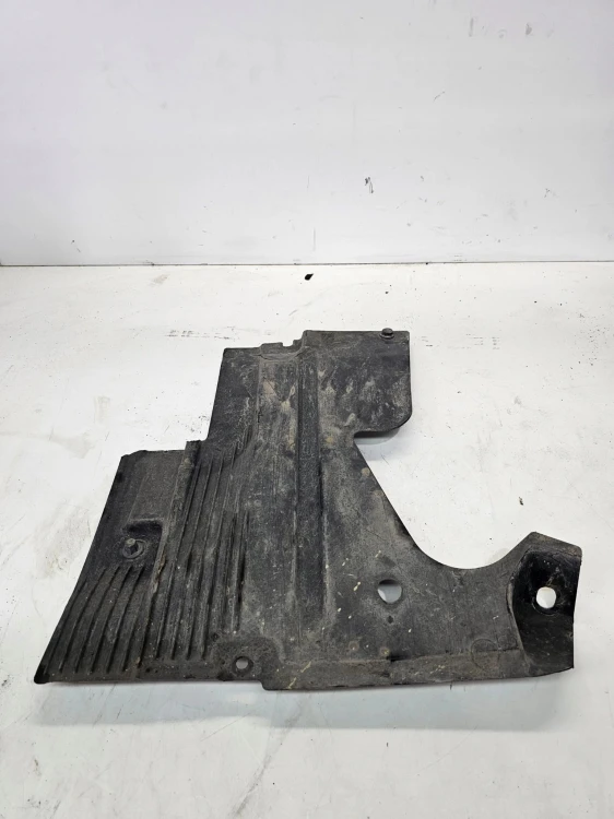 OSŁONA PODWOZIA AUDI A6 C6 PRAWA 4F0825216A