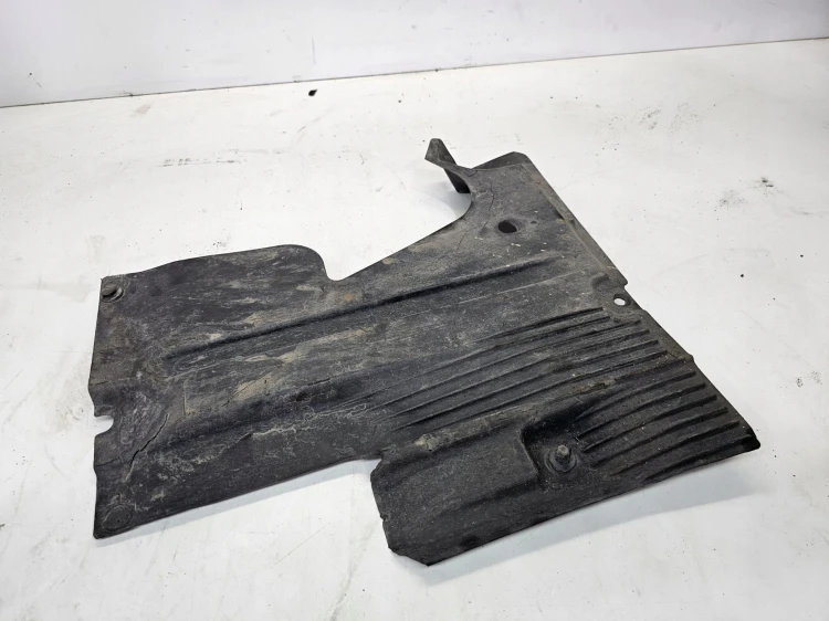 OSŁONA PODWOZIA AUDI A6 C6 PRAWA 4F0825216A