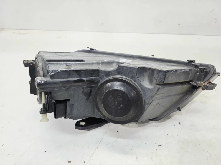 REFLEKTOR LAMPA PRAWY PRZÓD AUDI A3 8P LIFT 8P0941004BC UK 6/26